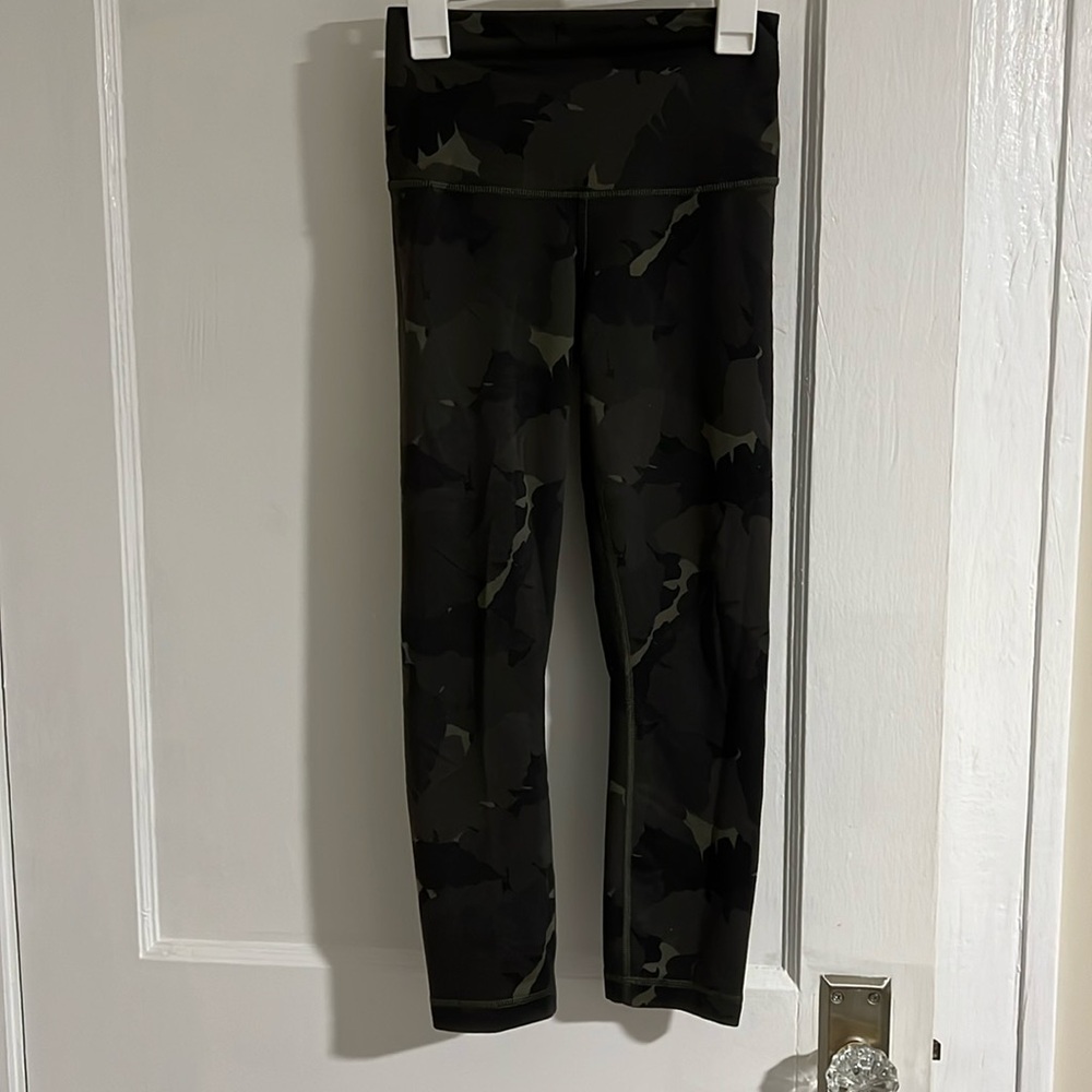 Lululemon Align Camo Crop 25”